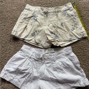 Hollister Women's Cream Floral and White Shorts
